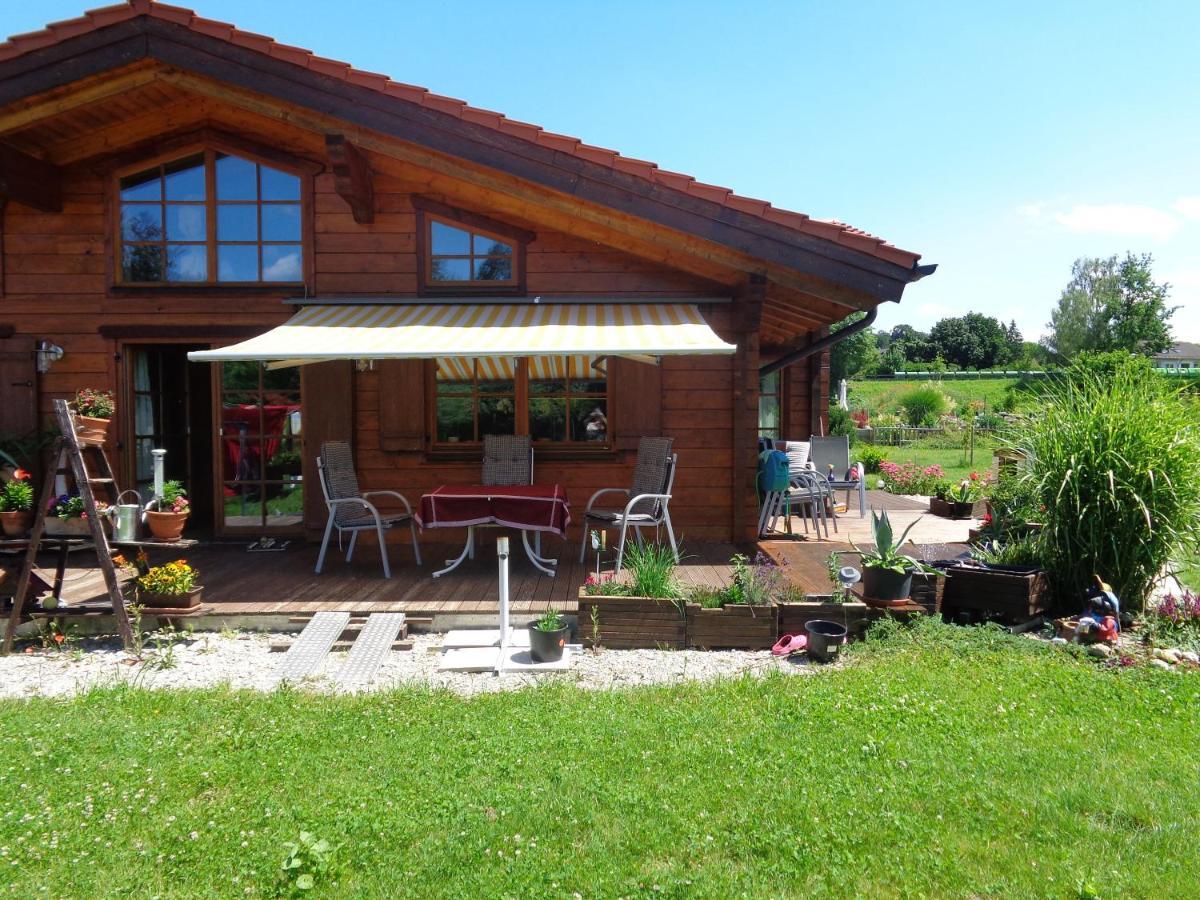 Barrierefreies Zimmer Im Blockhaus Mit Sauna Am See Soyen Esterno foto