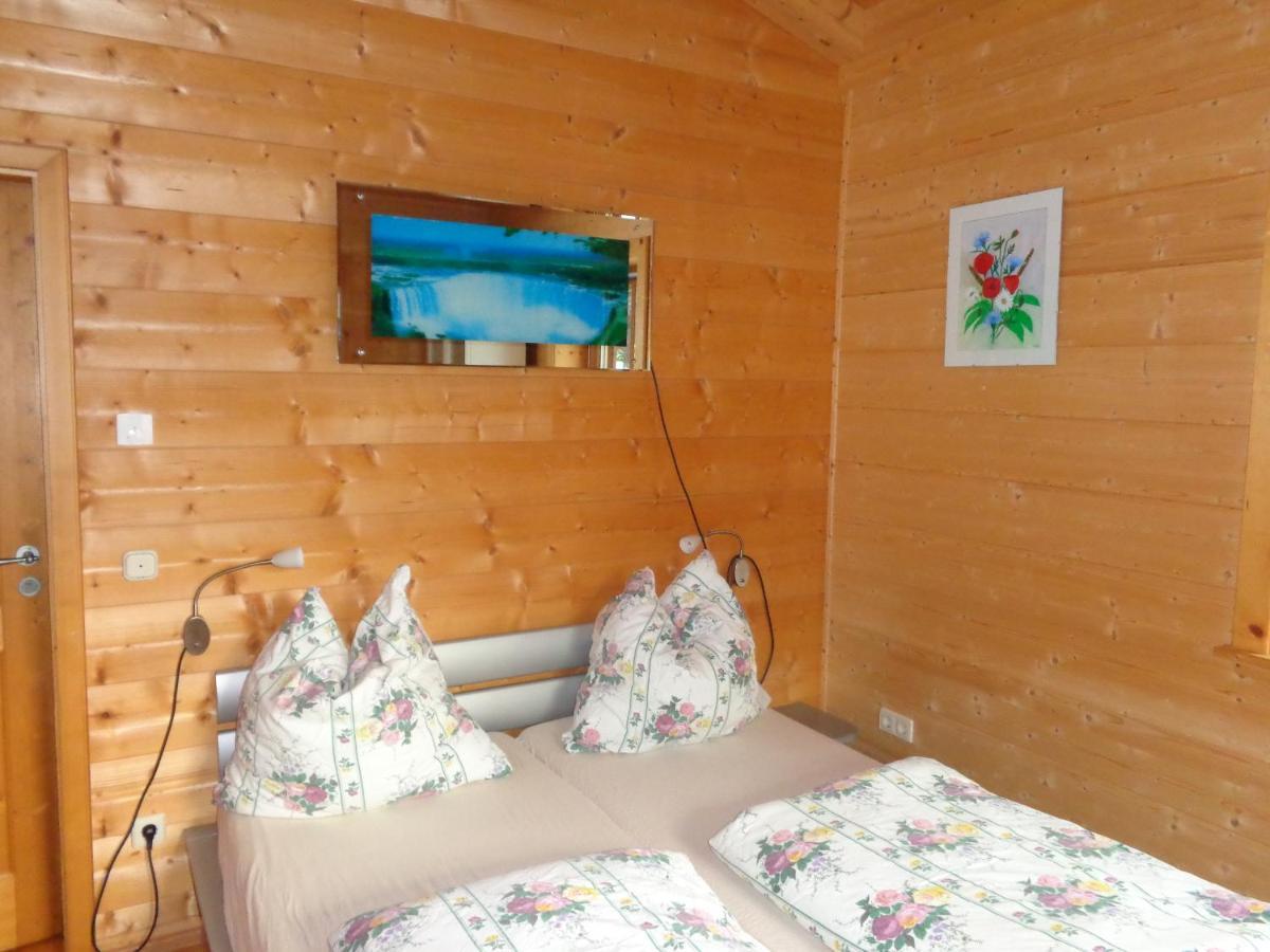 Barrierefreies Zimmer Im Blockhaus Mit Sauna Am See Soyen Esterno foto