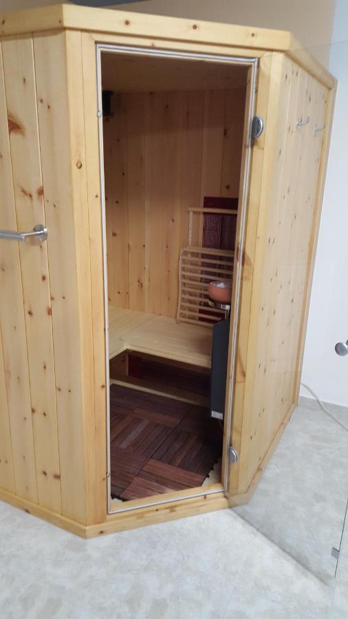 Barrierefreies Zimmer Im Blockhaus Mit Sauna Am See Soyen Esterno foto