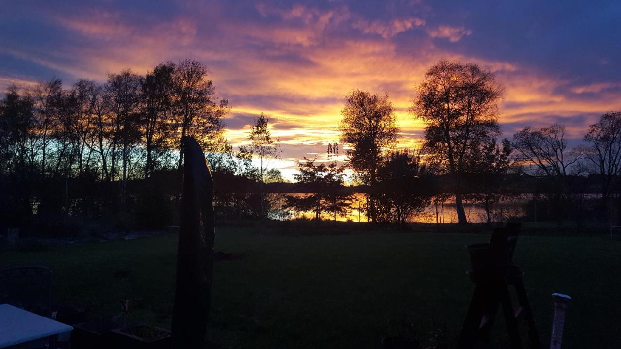 Barrierefreies Zimmer Im Blockhaus Mit Sauna Am See Soyen Esterno foto