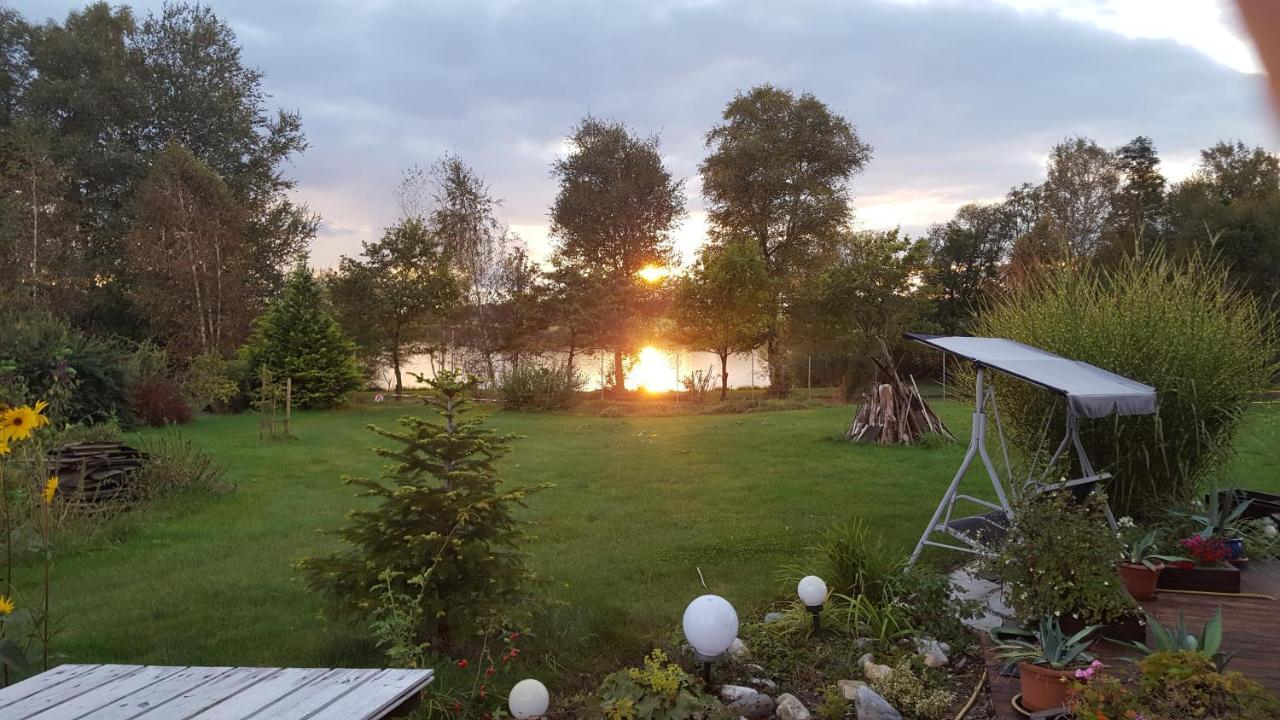 Barrierefreies Zimmer Im Blockhaus Mit Sauna Am See Soyen Esterno foto
