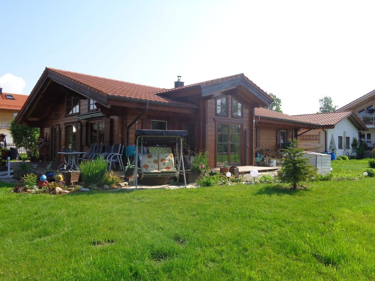 Barrierefreies Zimmer Im Blockhaus Mit Sauna Am See Soyen Esterno foto