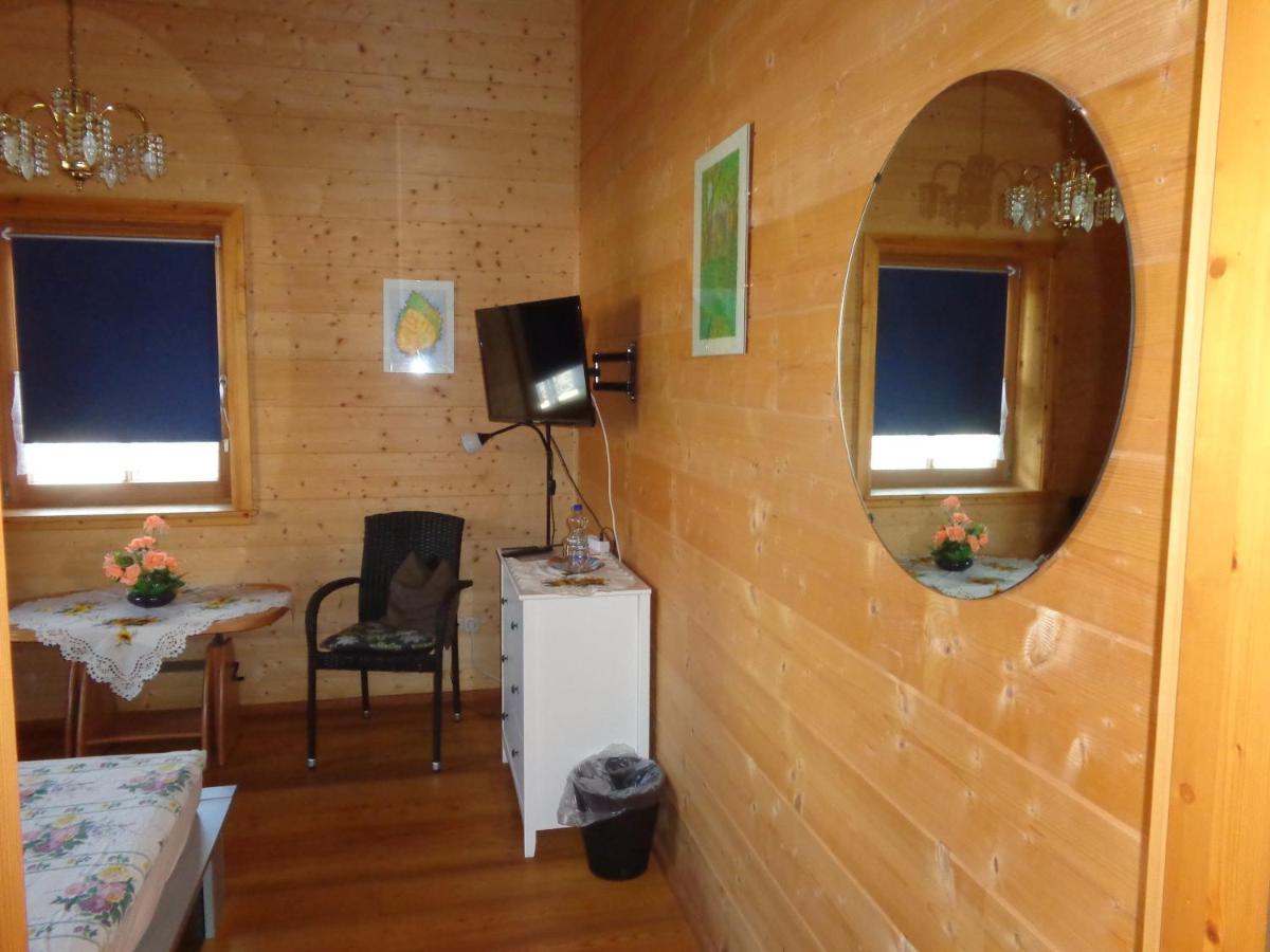Barrierefreies Zimmer Im Blockhaus Mit Sauna Am See Soyen Esterno foto