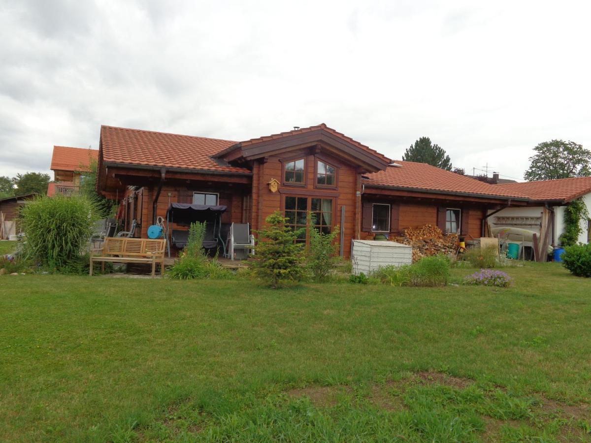 Barrierefreies Zimmer Im Blockhaus Mit Sauna Am See Soyen Esterno foto