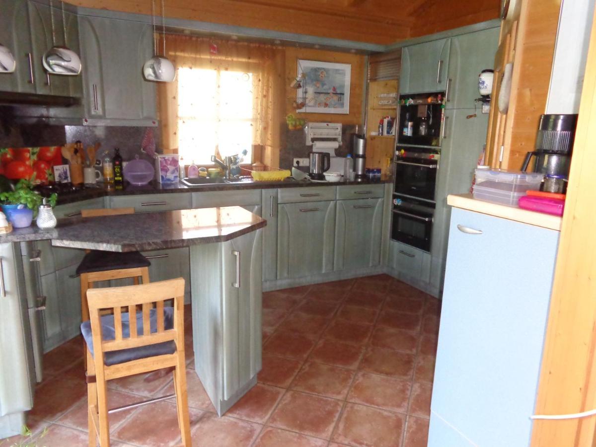 Barrierefreies Zimmer Im Blockhaus Mit Sauna Am See Soyen Esterno foto