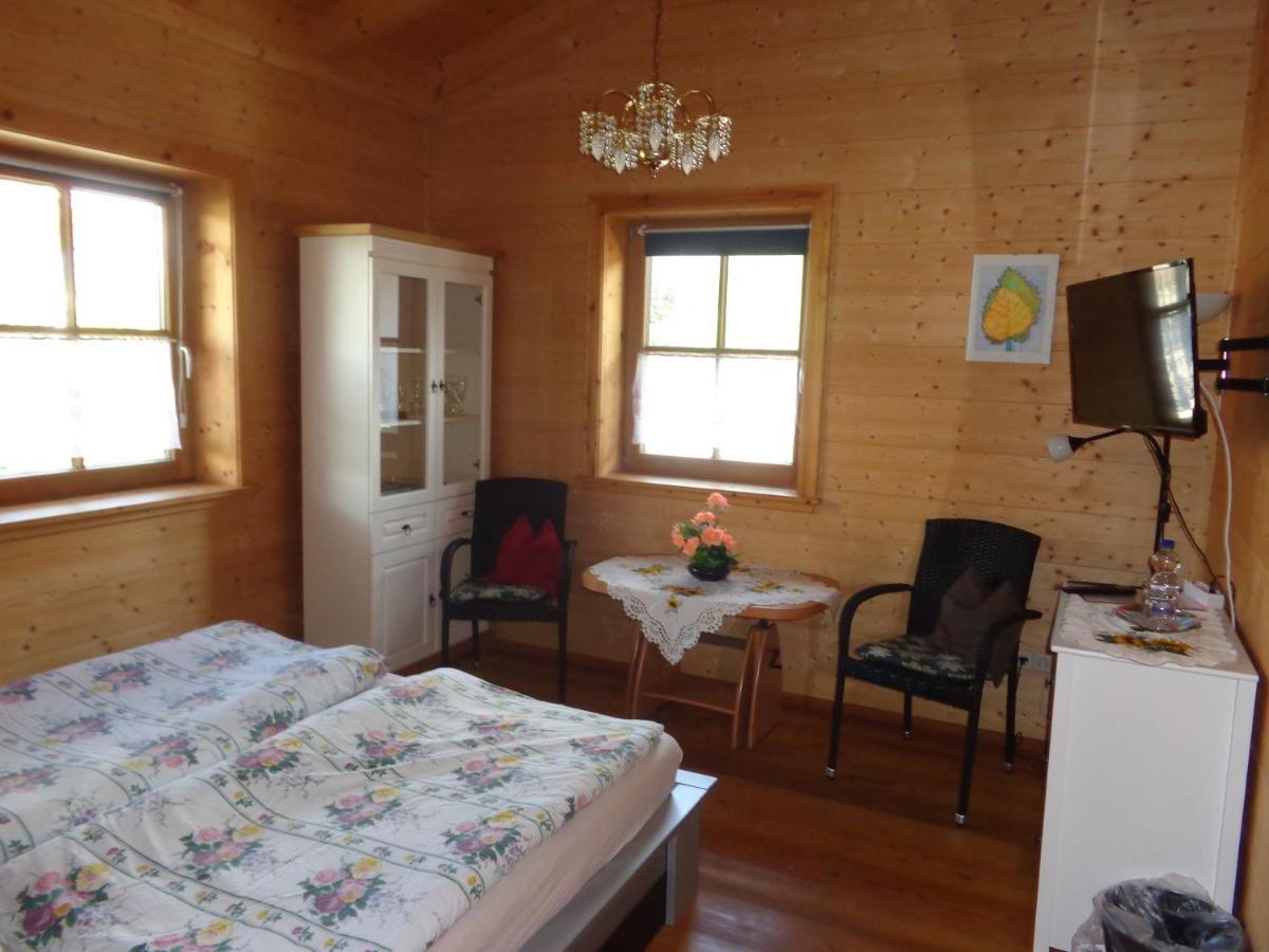 Barrierefreies Zimmer Im Blockhaus Mit Sauna Am See Soyen Esterno foto