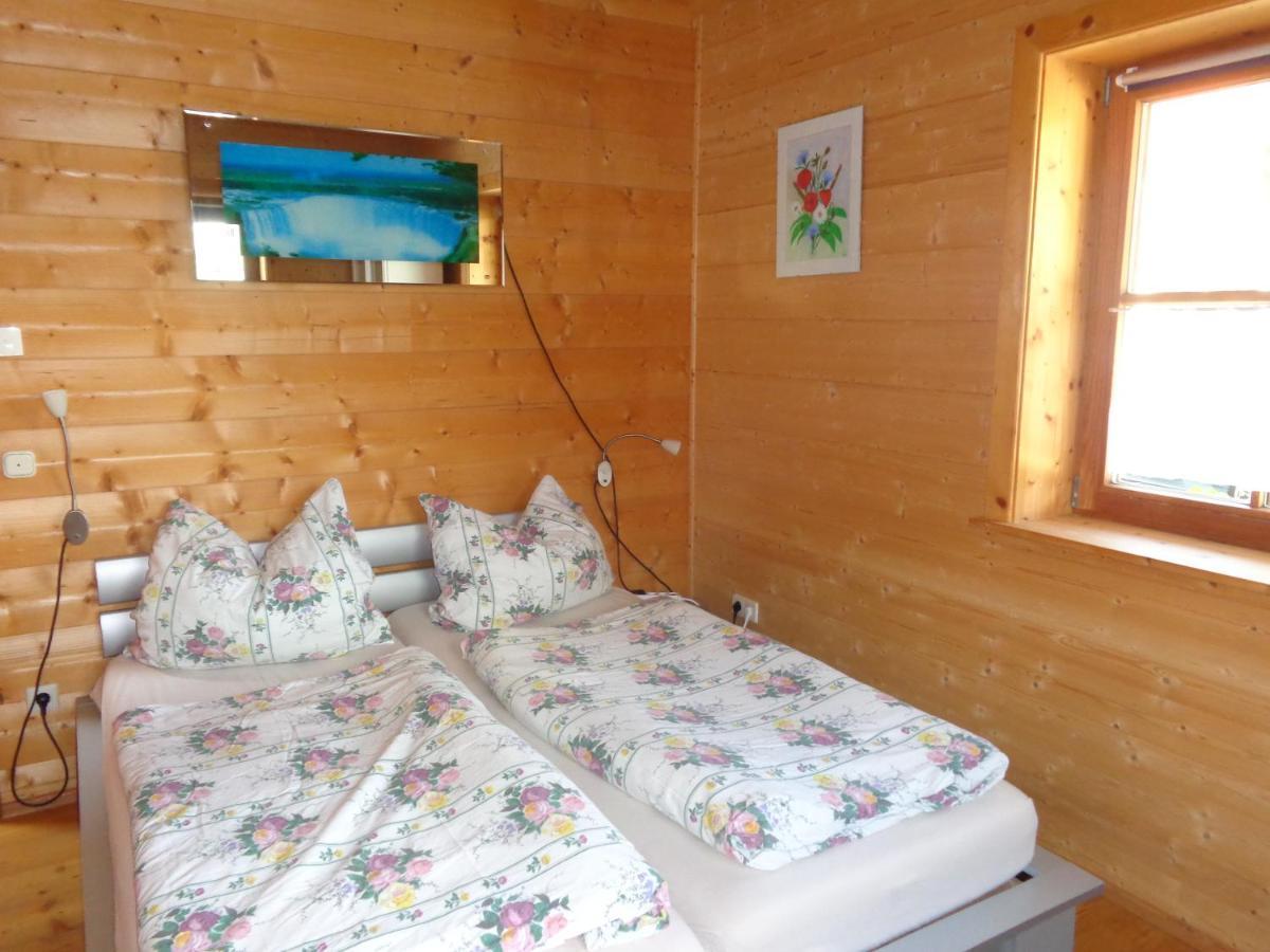 Barrierefreies Zimmer Im Blockhaus Mit Sauna Am See Soyen Esterno foto